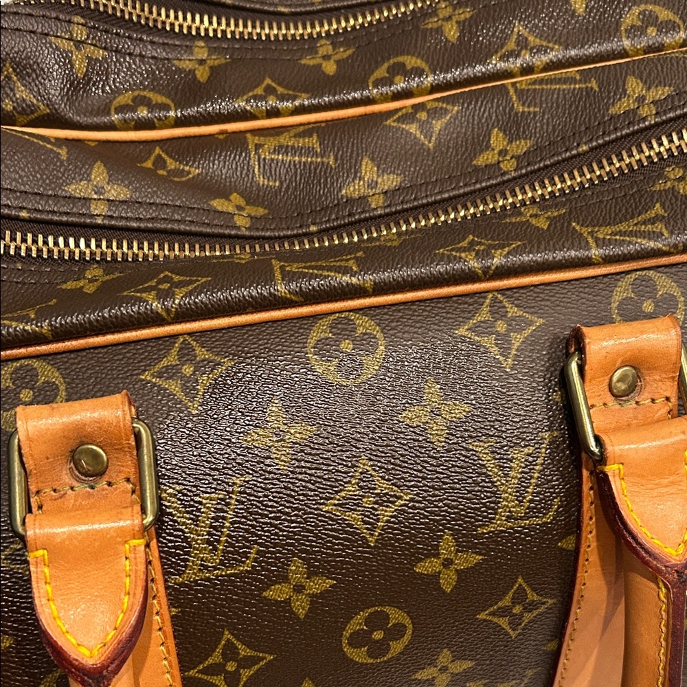 Kabul leather travel bag
Louis Vuitton Brown and Tan - Picture 11 of 17
